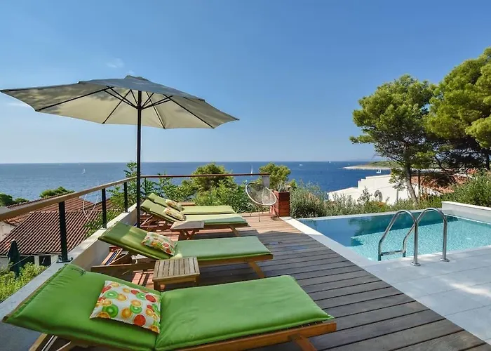 4 Bedrooms Villa Hvar Located 100M From The Sea And 1,5 Km From Hvar Old Town