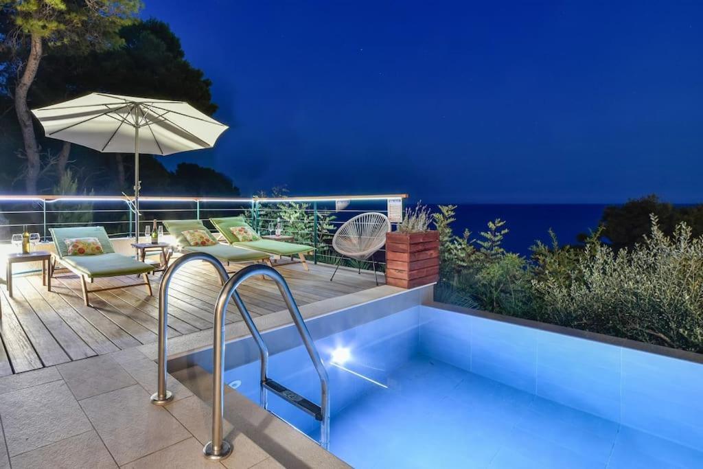 4 Bedrooms Hvar Located 100m From The Sea And 1,5 Km From Hvar Old Town Hvar Town