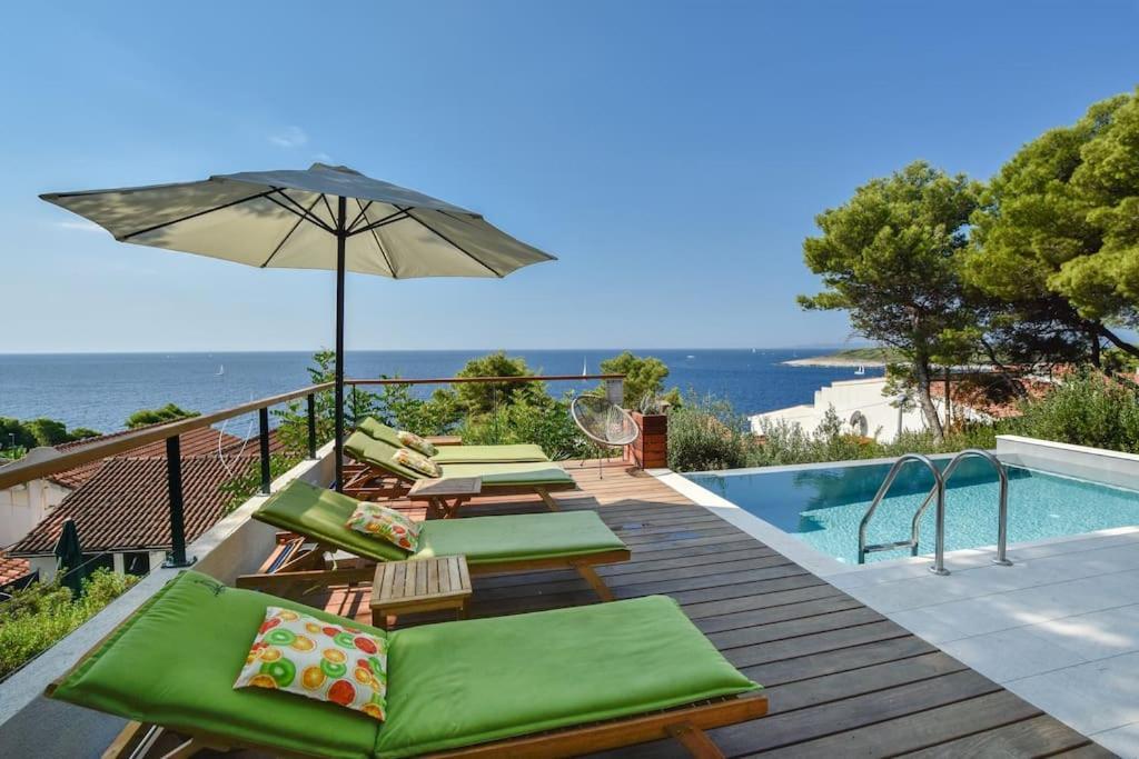 Villa 4 Bedrooms Hvar Located 100m From The Sea And 1,5 Km From Hvar Old Town *