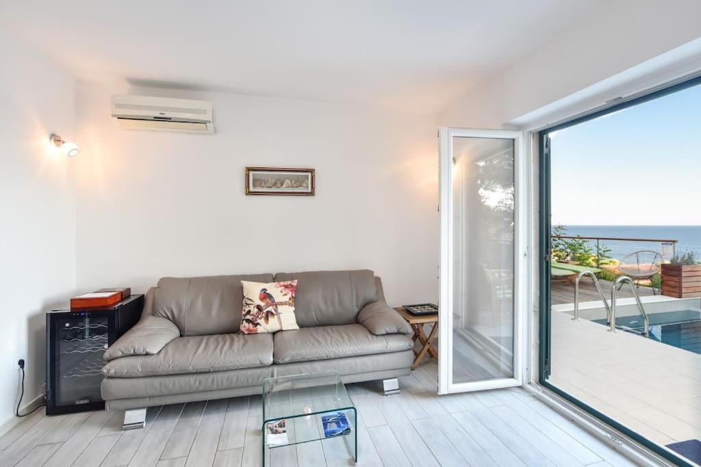 4 Bedrooms Hvar Located 100m From The Sea And 1,5 Km From Hvar Old Town *