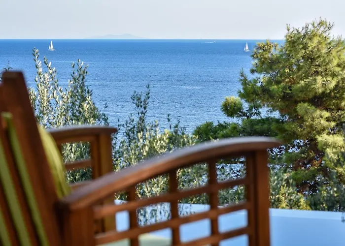 4 Bedrooms Villa Hvar Located 100M From The Sea And 1,5 Km From Hvar Old Town