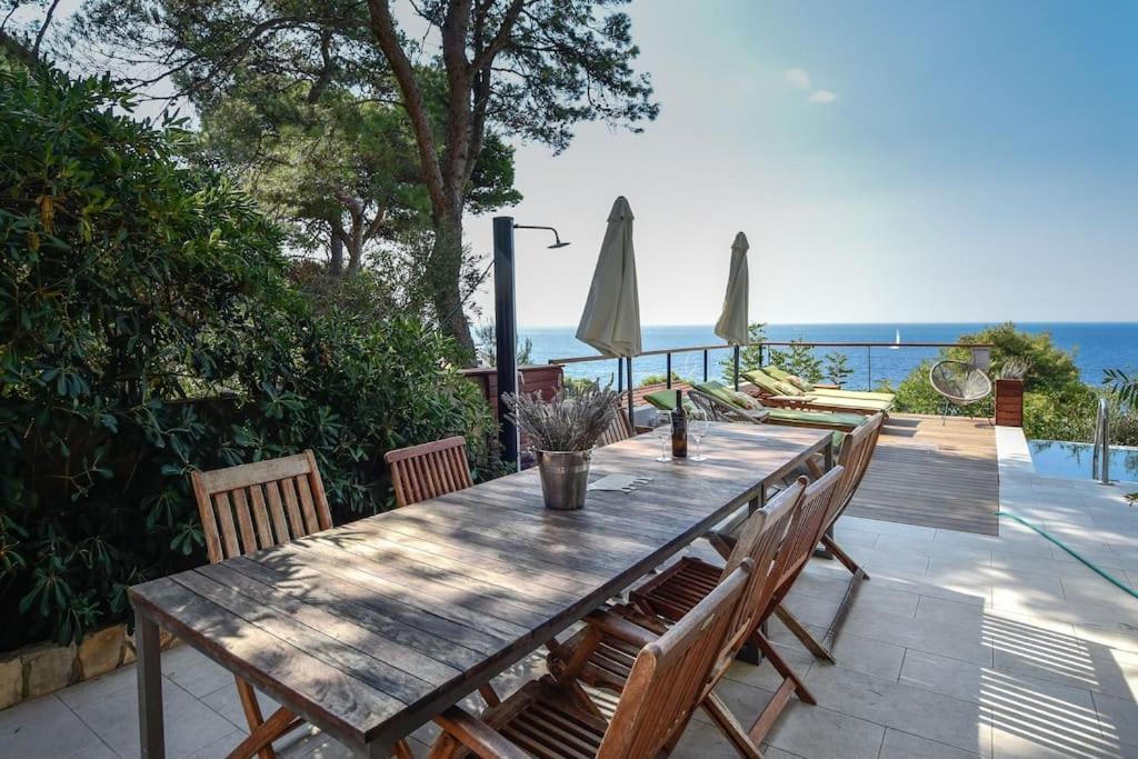 4 Bedrooms Hvar Located 100m From The Sea And 1,5 Km From Hvar Old Town Villa Hvar Town