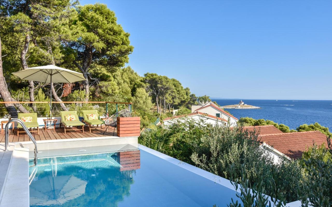 4 Bedrooms Hvar Located 100m From The Sea And 1,5 Km From Hvar Old Town Hvar Town
