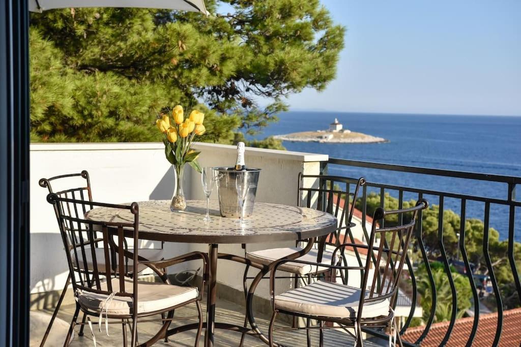 Villa 4 Bedrooms Hvar Located 100m From The Sea And 1,5 Km From Hvar Old Town