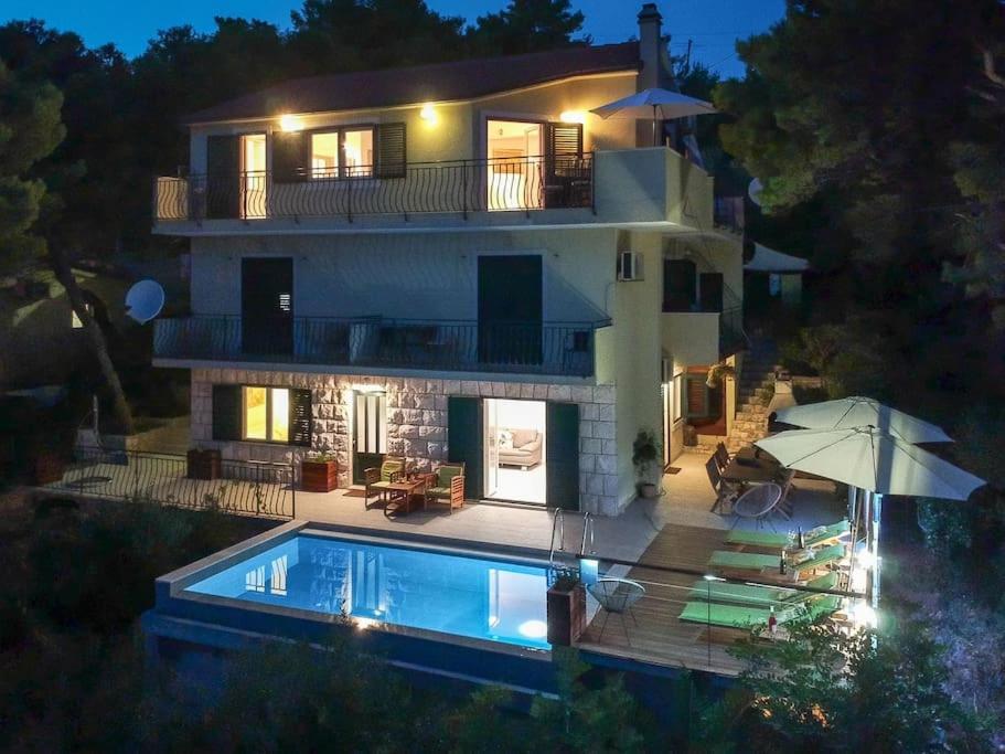 4 Bedrooms Hvar Located 100m From The Sea And 1,5 Km From Hvar Old Town Villa *