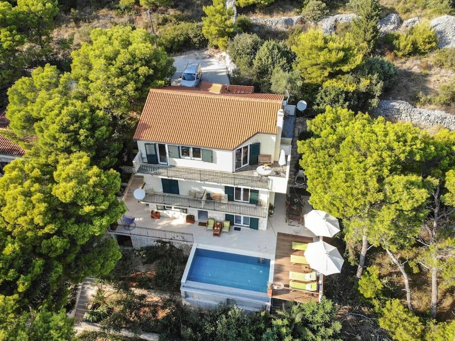 4 Bedrooms Hvar Located 100m From The Sea And 1,5 Km From Hvar Old Town Villa