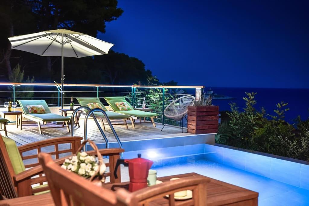 4 Bedrooms Hvar Located 100m From The Sea And 1,5 Km From Hvar Old Town Villa