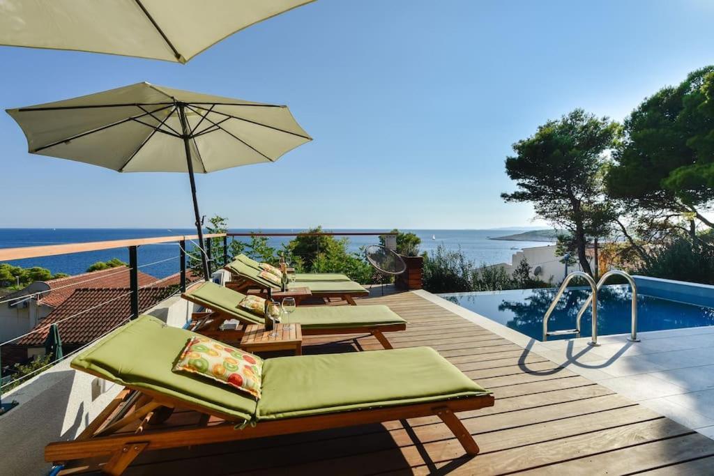 4 Bedrooms Hvar Located 100m From The Sea And 1,5 Km From Hvar Old Town Hvar Town