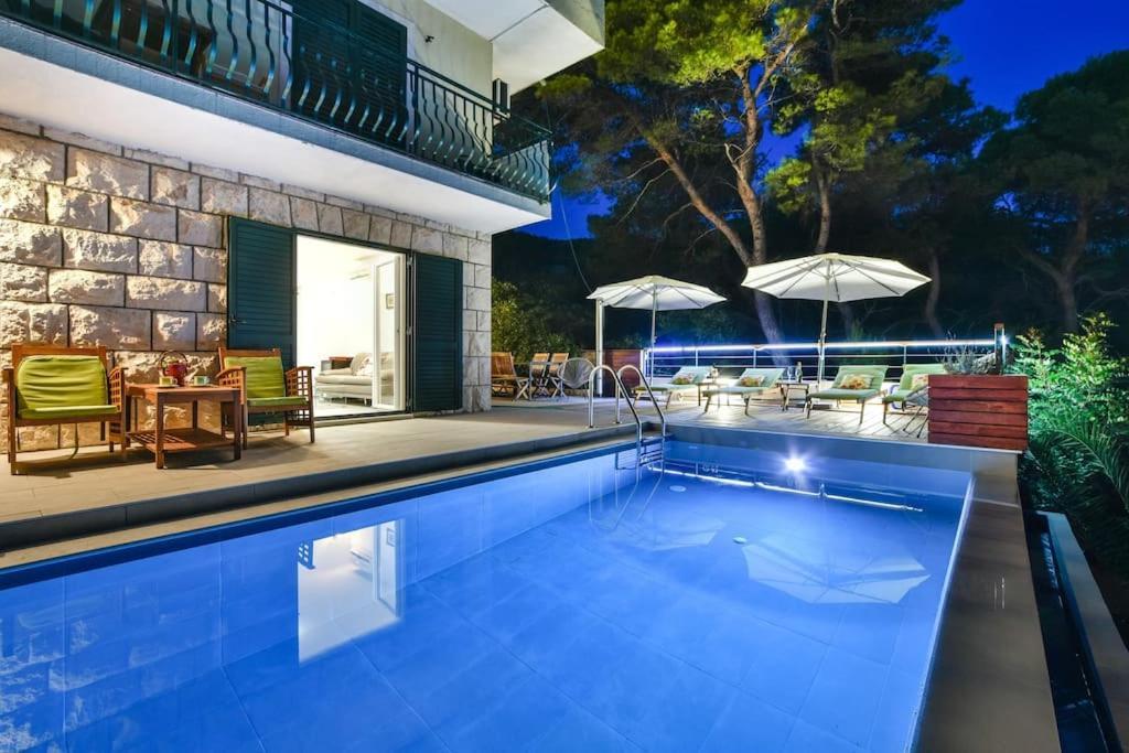 Villa 4 Bedrooms Hvar Located 100m From The Sea And 1,5 Km From Hvar Old Town *