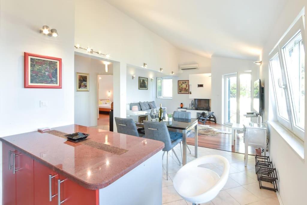 4 Bedrooms Hvar Located 100m From The Sea And 1,5 Km From Hvar Old Town Hvar Town
