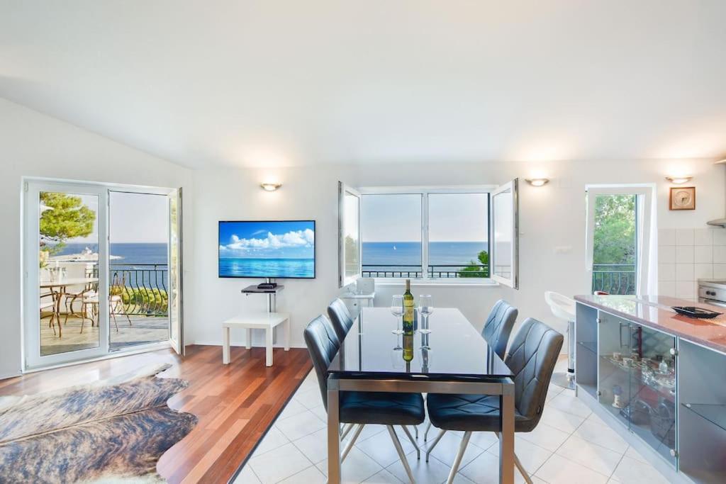 Villa 4 Bedrooms Hvar Located 100m From The Sea And 1,5 Km From Hvar Old Town Hvar Town