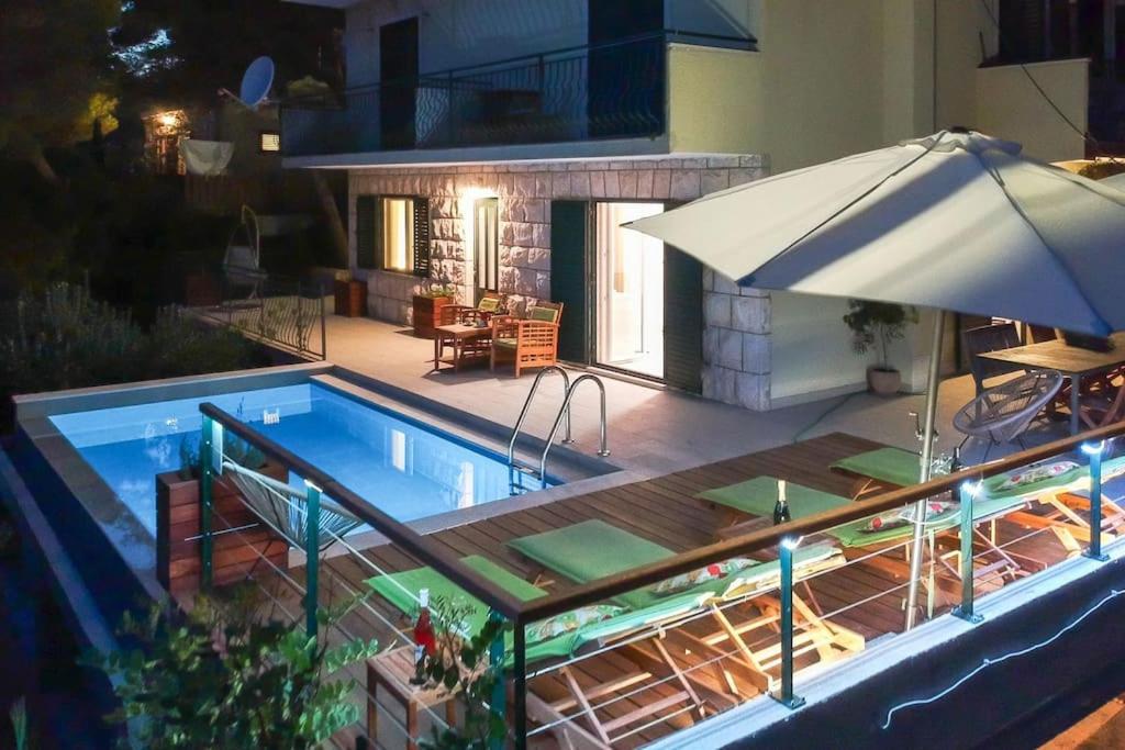 Villa 4 Bedrooms Hvar Located 100m From The Sea And 1,5 Km From Hvar Old Town *