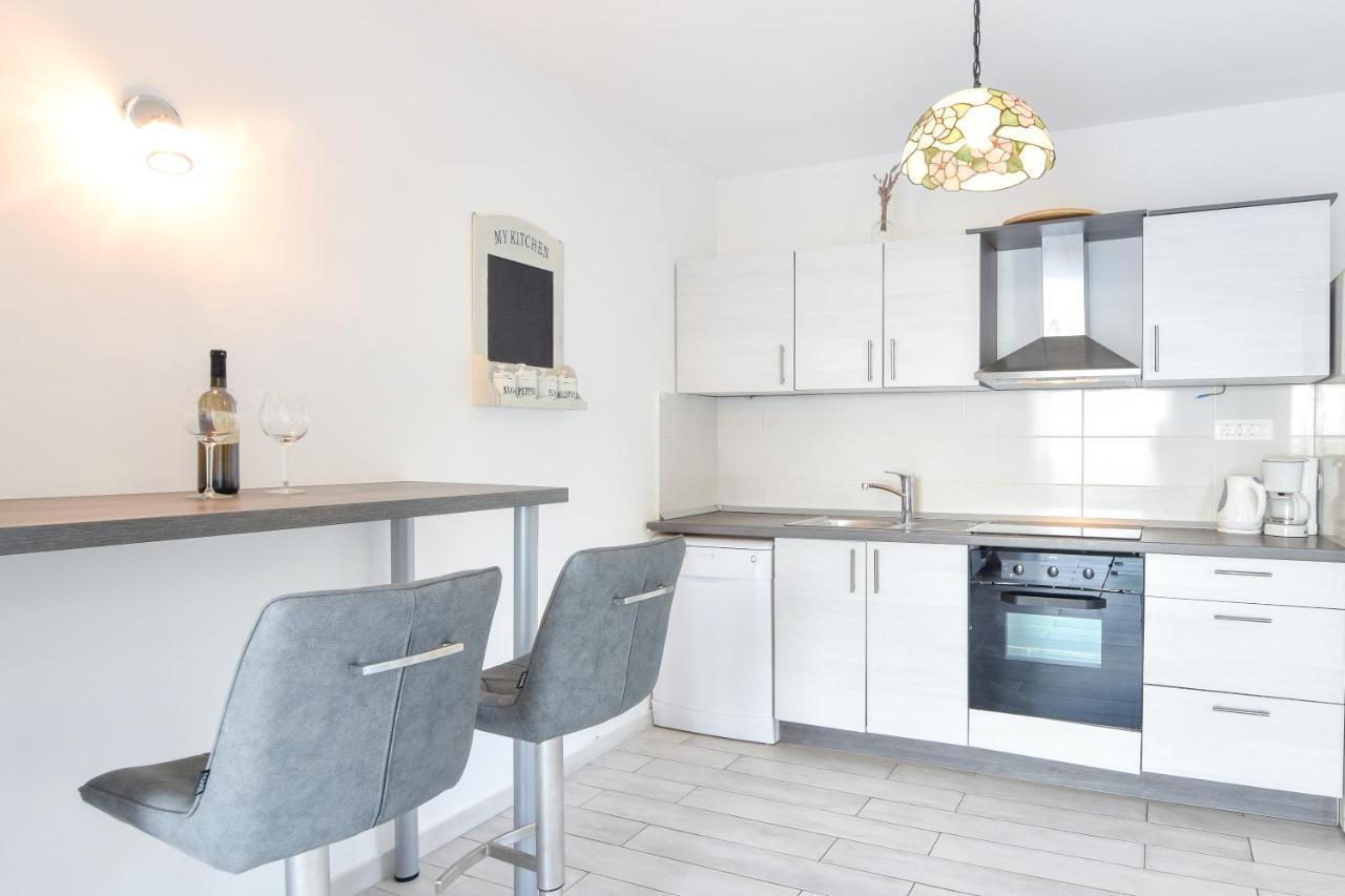 4 Bedrooms Hvar Located 100m From The Sea And 1,5 Km From Hvar Old Town *