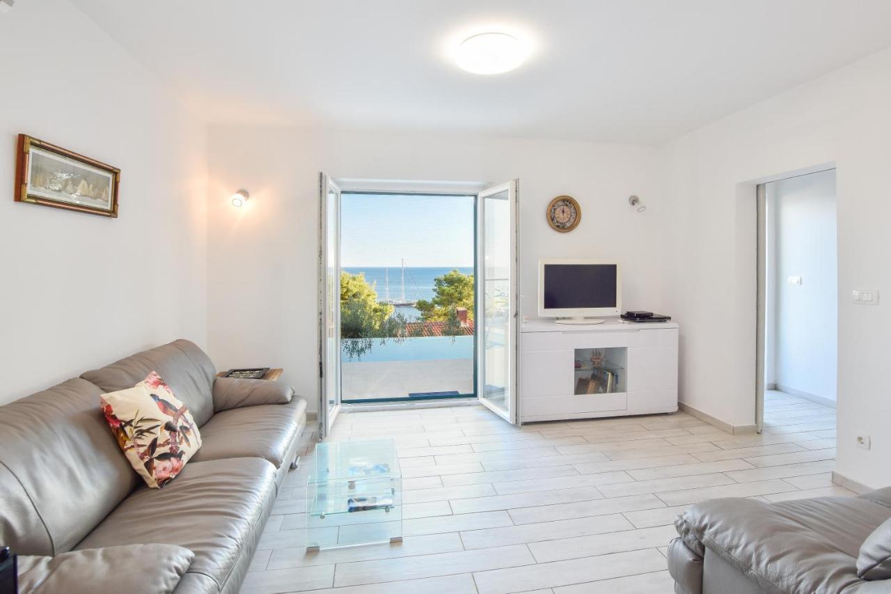 4 Bedrooms Hvar Located 100m From The Sea And 1,5 Km From Hvar Old Town Villa Hvar Town