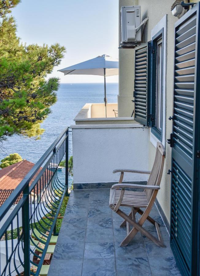 Villa 4 Bedrooms Hvar Located 100m From The Sea And 1,5 Km From Hvar Old Town *